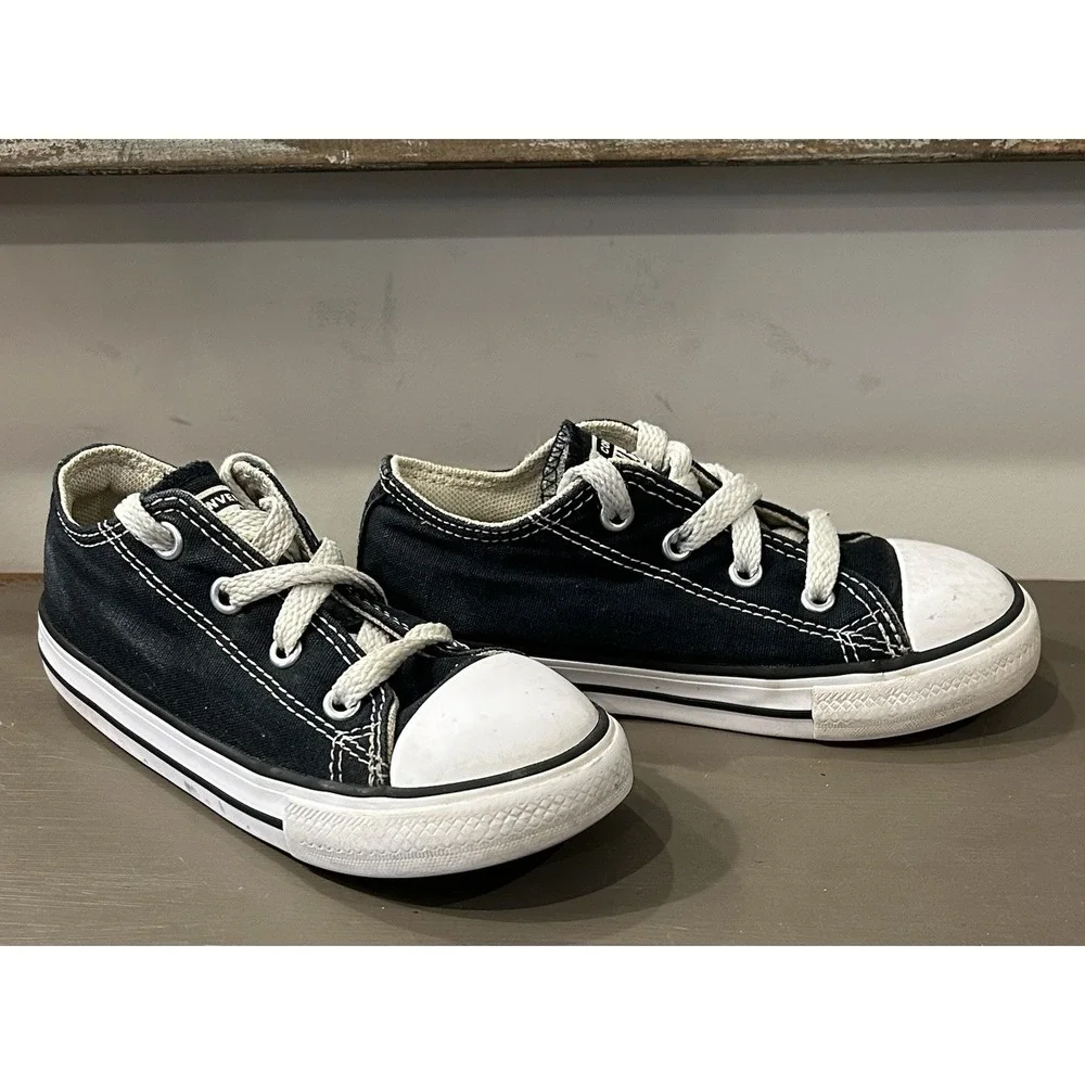 Converse Kids‎ Chuck Taylor All Star Classic Low Top Sneaker Shoes Size 9 Unisex